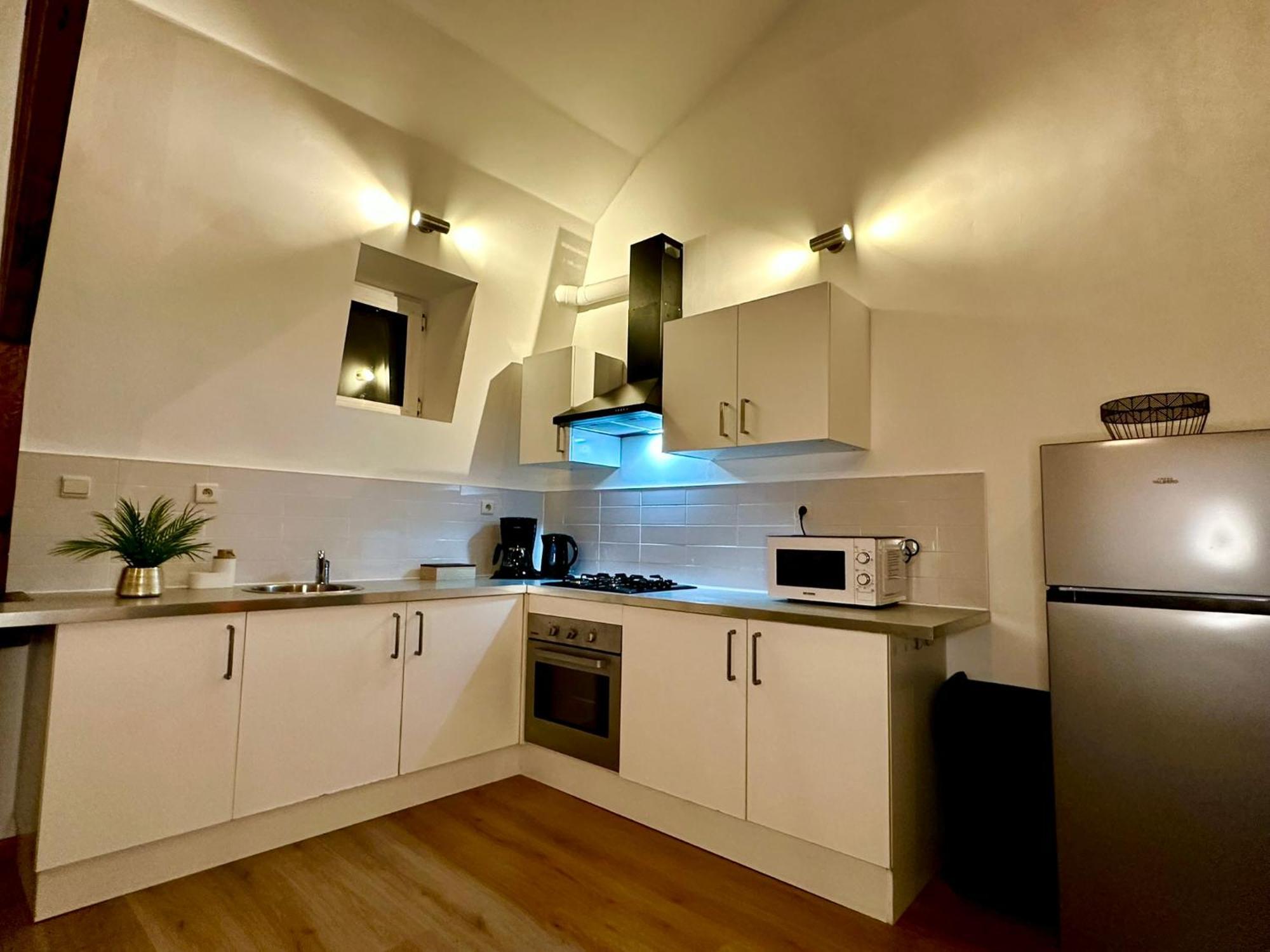 Luxury By Rikas Apartment